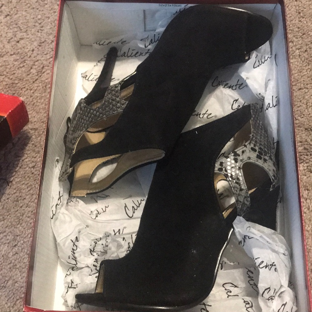 Taylor (Black Heels)